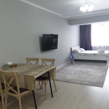 Центр Арбат Уютные Апартаменты В Новом Жк Almaty Exterior foto