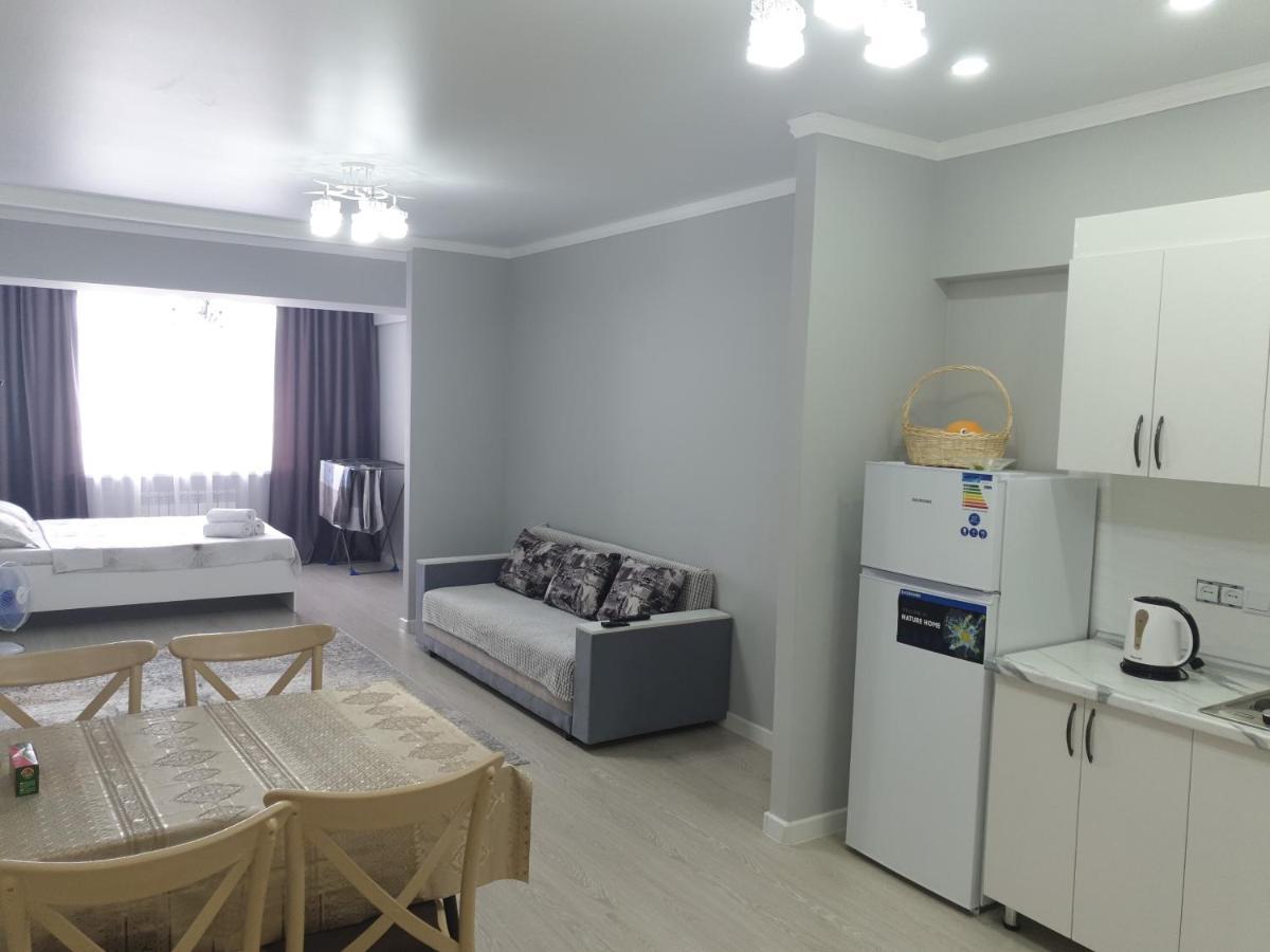 Центр Арбат Уютные Апартаменты В Новом Жк Almaty Exterior foto