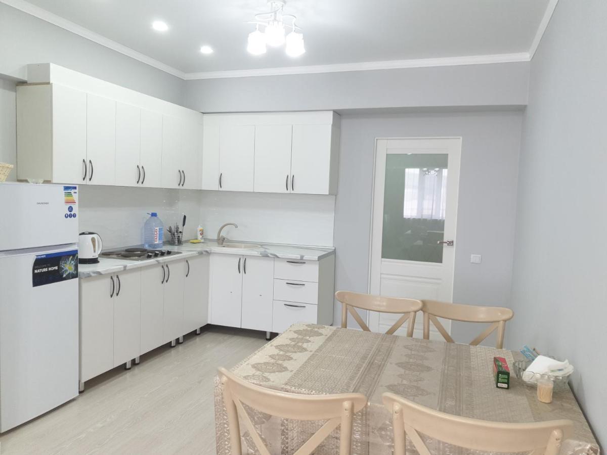 Центр Арбат Уютные Апартаменты В Новом Жк Almaty Exterior foto
