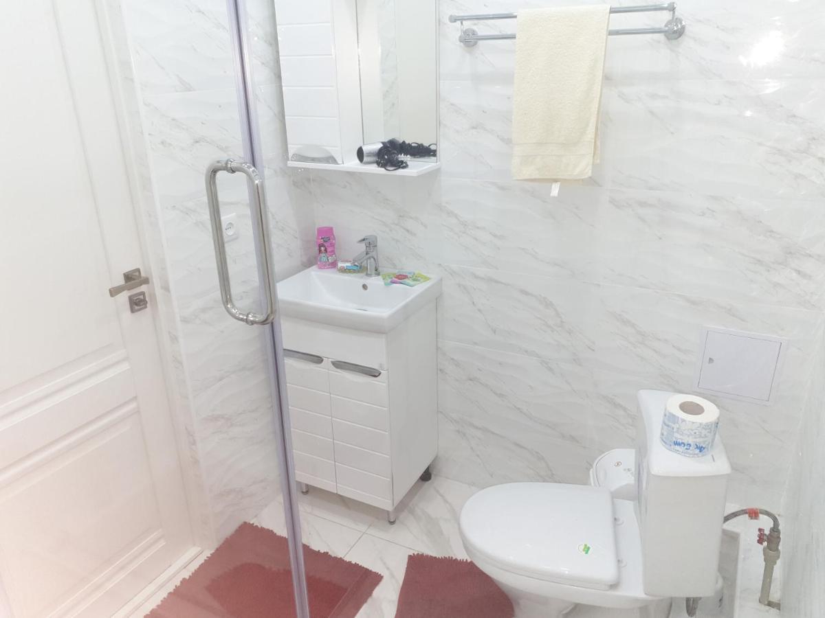 Центр Арбат Уютные Апартаменты В Новом Жк Almaty Exterior foto