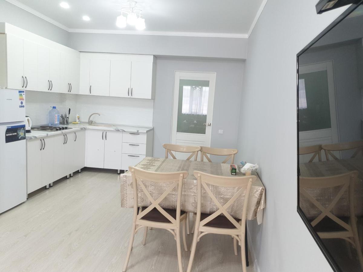 Центр Арбат Уютные Апартаменты В Новом Жк Almaty Exterior foto